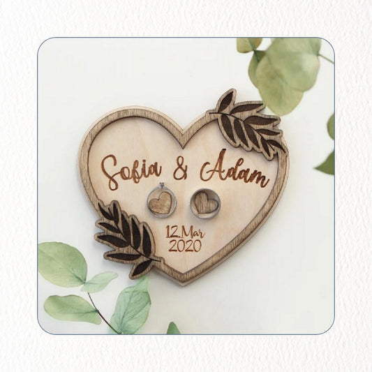 Chril - Personalisierte Hochzeitsringhalter Holz in drei Farben mit Name Datum graviert - personalisiert individuell Geschenk Weihnachtsgeschenk Familiengeschenk Hochzeitsgeschenk Gravur Liebster Valentinstag Erinnerung bestfriend summer sale winter sale Angebot Black Friday